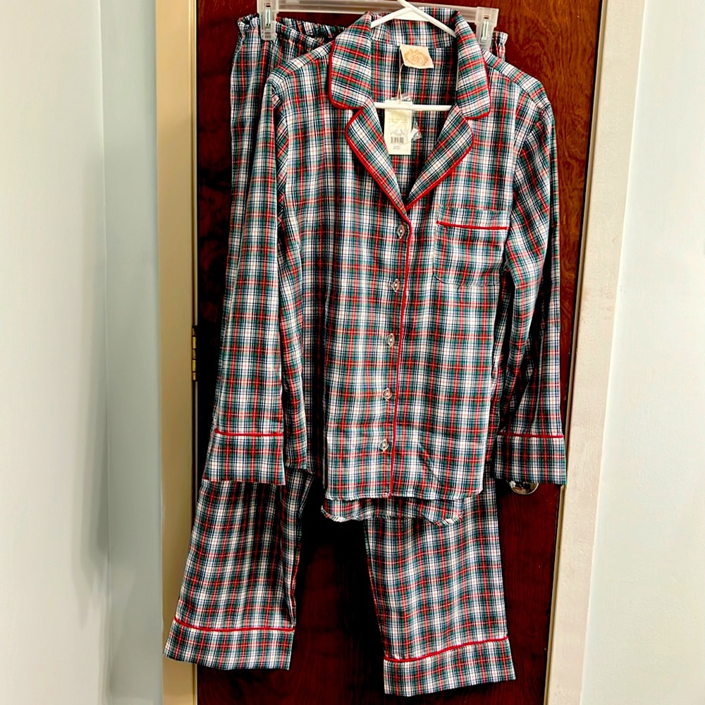 NWT- The Beaufort Bonnet Company Christmas Pajamas size large